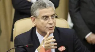 Le programme de la BAD doit être guidé par un principe clair : l'Afrique d'abord, mais pas seule. Il ne s'agit pas d'un repli sur le protectionnisme, mais d'un rééquilibrage des priorités. Il s'agit d'affirmer la capacité d'action de l'Afrique dans un monde où les blocs économiques se durcissent, où les chaînes d'approvisionnement se reconfigurent et où les institutions de Bretton Woods sont de plus en plus critiquées pour leur incapacité à servir adéquatement les pays du Sud.
