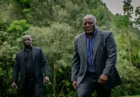 Après des mois de provocations verbales, d'accusations publiques — parfois sans preuves — à l’encontre de Kabila, de sa famille biologique et de ses alliés politiques, l’ex-président semble décidé à sortir de son silence. Ce retour intervient dans un climat où la justice est perçue comme instrumentalisée, où les condamnations arbitraires se multiplient, et où la démocratie semble reculer au profit d’une gouvernance de plus en plus autoritaire.