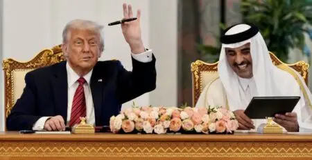 Entre 3500 et 4000 milliards de dollars US ! C’est ce qu’aurait rapporté le voyage de Donald Trump en Arabie saoudite, aux Emirats arabes unis et au Qatar. Une tournée dans les principaux pays du Golfe qui est loin d’être une simple excursion diplomatique. Elle permet au président américain non seulement de parler business avec les rois et émirs du Golfe en signant des contrats à coups de centaines de milliards de dollars US, mais également de «se laver» de l’affront que lui ont fait subir dernièrement la Chine et les pays de l’Union européenne, en refusant de se plier à sa volonté et en réagissant promptement à ses droits de douanes par des mesures similaires dissuasives.