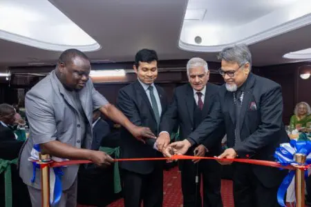 Maxwell Stamp Limited, dont le siège social est situé à Dhaka, au Bangladesh, est reconnu pour son travail dans plus de 19 pays d'Asie et d'Afrique, conseillant gouvernements et institutions en matière de gestion des finances publiques, de gouvernance, de protection sociale et de réformes économiques.