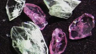 Cristaux synthétiques de monazite, phosphate minéral de terres rares, néodyme (Nd) ou lanthane (La)