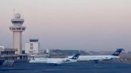 Placée sous la tutelle du ministère de l’Administration territoriale et de la mobilité, la création de la Société des Aéroports du Burkina Faso (SABF) est une volonté de moderniser le réseau aérien. «Cette société sera chargée de construire, de développer et de moderniser les aéroports du Burkina Faso,» a indiqué le ministre de l’Administration territoriale et de la mobilité, Émile Zerbo.