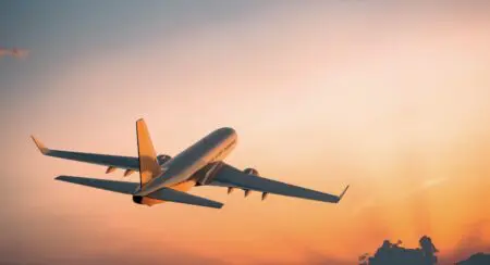 Il est maintenant plus confortable quoiqu’on en dise car les appareils ont atteint un niveau de qualité et de sécurité tout à fait remarquable et de surcroît il est maintenant beaucoup moins onéreux que dans le passé. Tout pourrait aller dans le meilleur des mondes, sauf que le comportement de certains passagers rend ce type de transport parfois très stressant