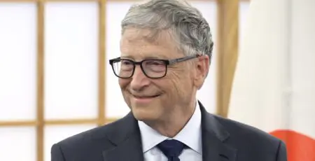 Philanthropie | Devant l’Union africaine, Bill Gates promet de léguer sa fortune pour soutenir le continent C’est depuis la salle Nelson Mandela de l’Union africaine, à Addis-Abeba, que Bill Gates a fait une annonce marquante : il consacrera la majeure partie de sa fortune personnelle, estimée à 200 milliards de dollars, au développement de l’Afrique. «J’ai récemment pris l’engagement de donner toute ma fortune dans les 20 prochaines années. La majorité de ces fonds sera consacrée à vous aider à relever les défis ici, en Afrique,» a-t-il déclaré devant un auditoire composé de responsables politiques, de diplomates, d’acteurs de la société civile et de professionnels de santé.