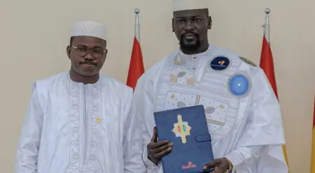 Présidée par le président de la Transition, la cérémonie s’est déroulée en présence du Premier ministre Amadou Oury Bah, du ministre secrétaire général de la Présidence, le général Amara Camara, et du ministre Directeur de cabinet de la Présidence, Elhadj Djiba Diakite. Elle a également réuni les membres du CNRD et du gouvernement, ainsi que d’autres corps de l’Etat et les représentations diplomatiques.