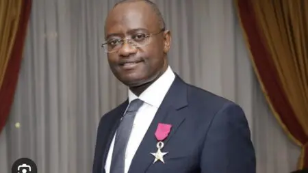 Le rideau est tombé à Abuja. Lors de l’Assemblée générale annuelle des actionnaires de la Banque africaine d’import-export (Afreximbank), tenue du 25 au 28 juin 2025 dans la capitale nigériane, Abuja, le Dr. George Elombi a été officiellement désigné président de l’institution panafricaine. Il succèdera au Pr. Benedict Oramah en septembre prochain, devenant ainsi le quatrième dirigeant de cette banque fondée en 1993. Cette nomination ne passe pas inaperçue : elle symbolise un repositionnement de l’Afrique centrale dans l’échiquier de la haute finance continentale. En plaçant un Camerounais à la tête d’Afreximbank, les actionnaires saluent à la fois un parcours exemplaire et un choix géopolitique à fort potentiel.