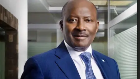 Gabon | Fitch alerte sur la fragilité des «fondations» budgétaires Dans leur commentaire, les analystes de Fitch Ratings expliquent que la note «CCC» reflète un PIB par habitant supérieur à celui de ses pairs, contrebalancé par une forte dépendance à l'égard des recettes volatiles des hydrocarbures et des déficiences persistantes de la gestion des finances publiques. Ces faiblesses sont exacerbées par les tensions sur le marché régional de la dette et l'accès limité aux financements extérieurs.