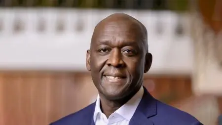 Cette visite officielle, qui s’inscrit dans un contexte de transformation économique ambitieuse pour le Maroc, vise à renouveler et intensifier un partenariat de plus de 60 ans. Objectif : catalyser les investissements privés dans des secteurs clés de l’économie marocaine, en soutien au Nouveau Modèle de Développement du pays. Durant ces trois jours, M. Diop et M. Tafara rencontreront plusieurs hauts responsables marocains, parmi lesquels le chef du gouvernement Aziz Akhannouch, la ministre de l’Économie et des Finances Nadia Fettah, ainsi que le Gouverneur de Bank Al-Maghrib (Banque centrale), Abdellatif Jouahri. Des échanges avec des figures majeures du secteur privé sont également prévus.