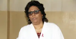 Il cible en priorité les zones mal desservies et vulnérables au climat, en investissant dans les ressources humaines, les infrastructures et les systèmes de santé. Le projet est décliné en plusieurs composantes :  le renforcement des compétences du personnel dans les zones rurales, l’amélioration des chaînes logistiques pour garantir un accès aux médicaments, surtout en période de crise, ainsi que le développement des capacités de surveillance et de laboratoire pour une détection rapide des épidémies et une réponse efficace.