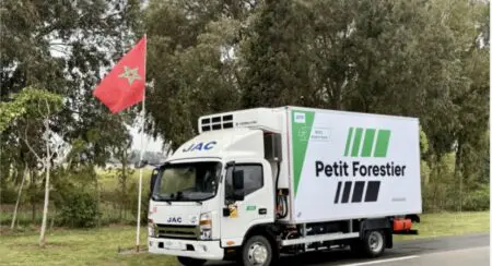 Ce véhicule a été testé lors du Salon International de l’Agriculture au Maroc (SIAM) et est actuellement utilisé dans le cadre de tournées logistiques par Centrale Danone Maroc, démontrant ainsi la maturité de cette technologie en conditions réelles