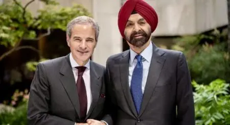 Énergie nucléaire | La Banque mondiale et l’AIEA officialisent un partenariat sur son utilisation en faveur du développement L’accord, qui a été signé par le Président du Groupe de la Banque mondiale Ajay Banga et le Directeur général de l’AIEA Rafael Mariano Grossi, officialise les multiples efforts de coopération qu’ont déployé les deux institutions au cours de l’année écoulée. Pour la première fois depuis des dizaines d’années, le Groupe de la Banque mondiale renoue concrètement avec l’électronucléaire.