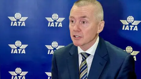 Ces résultats apparaissent excellents mais le taux de rentabilité qui reste de 3,4% est tout de même très insuffisant. Alors à la tête de IAG, le groupe constitué autour de British Airways et d’Iberia, Willie Walsh, l’actuel CEO de IATA, avait fixé un objectif de 10% au moins, chiffre qui d’ailleurs a été atteint par le même groupe pendant quelques exercices. Comment se fait-il alors que les résultats financiers ne correspondent pas au réel succès de ce secteur d’activité ? Sans parler d’excuses, j’y vois plusieurs explications.