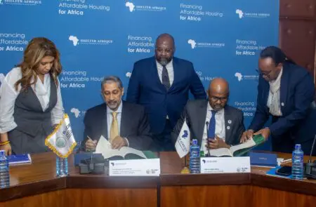 La BADEA approuve 120 millions de dollars pour soutenir le programme de capitalisation de Shelter Afrique Development Bank, une institution panafricaine axée sur le logement abordable et le développement urbain. Cette facilité de financement concessionnel aidera les Etats membres éligibles à régler et à augmenter leurs souscriptions au capital de la ShafDB.