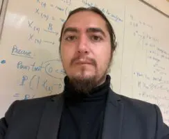 Alexandru-Victor Andrei : Je suis directeur du Carrefour des Acteurs Sociaux - pôle énergie. Le CAS qui est un cercle de réflexion promouvant l'offre énergétique française en Europe et à l'international. Notre mission : fédérer les acteurs clés du secteur, organiser des événements et favoriser les coopérations pour un avenir énergétique durable. Nous mettons en avant les compétences françaises dans l'énergie via divers événements et opportunités de coopération. Parmi nos réalisations : conférences avec des dirigeants renommés comme MM. Bernard Fontana (PDG d'EDF) et François Gauché (Framatome Healthcare), collaborations avec Framatome Space, le CNES et ArianeEspace sur le nucléaire spatial, ainsi que des webinaires réguliers avec des spécialistes. Le CAS coopère avec institutions académiques, entreprises énergétiques et organisations internationales pour renforcer son impact et promouvoir l'offre française à l'international.