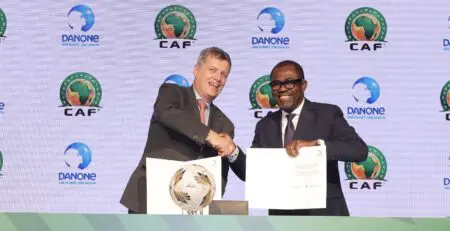 Dans la continuité de son héritage des Jeux de Paris 2024, Danone réaffirme son engagement en faveur de la santé par l’alimentation et le sport. Présent en Afrique depuis des décennies, Danone s’associe à ces deux compétitions emblématiques qui rassemblent toutes les générations autour de valeurs essentielles véhiculées par le sport en général, le football en particulier. « En tant que Partenaire Officiel, Danone partagera son expertise en matière de nutrition à tous les âges de la vie, en mettant à disposition des produits laitiers à plus de 10 000 bénévoles, 5 000 journalistes accrédités, ainsi que les officiels et membres des équipes mobilisées lors de ces deux grands rendez-vous sportifs, » indique un communiqué du groupe Danone.