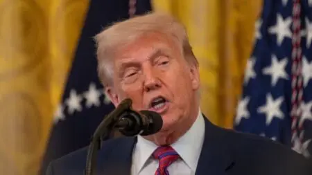 "Si regrettable qu'elle soit, cette annonce était attendue et l'Unesco s'y est préparée", a réagi dans un communiqué Audrey Azoulay, la présidente française de l'organisme. Emmanuel Macron adresse dans une publication sur X son "soutien indéfectible à l’Unesco, protecteur universel de la science, de l’Océan, de l’éducation, de la culture et du patrimoine mondial." En 2017, le 45e président des Etats-Unis avait déjà demandé à retirer les Etats-Unis de l'Unesco, retrait qui avait pris effet fin 2018, avant que la décision ne soit inversée par son successeur démocrate Joe Biden en 2023.