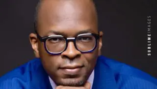 Chez lui, innover n’est ni une posture ni un effet de mode. C’est une manière de répondre de façon pertinente aux besoins réels des assurés, dans un monde en mutation. «Notre marché est resté longtemps très traditionnel. Mais ailleurs, ça va très vite. Il faut donc regarder ce qui se fait dans d’autres secteurs, comprendre ce qui touche les gens, et adapter ces idées au contexte de l’assurance,» explique-t-il avec simplicité.