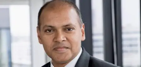 Gilles Djéyaramane : L’indignation est grande et nombreuses sont les personnes qui regrettent cette situation : téléspectateurs, élus notamment des députés, animateurs etc. J’en appelle donc à Madame la ministre de la Culture et à Monsieur le ministre délégué auprès du ministre de l'Europe et des Affaires étrangères, chargé de la Francophonie et des Partenariats internationaux et je m’interroge sur le point de vue de la Présidence de la République française. J’en appelle bien évidemment à Madame la Secrétaire générale de l’Organisation internationale de la Francophonie (OIF) et aux responsables de l'Assemblée parlementaire francophone notamment actuellement réunis à Paris à l’occasion de la 50e session de leur organisation.  Il faut impérativement sauver Questions pour un champion…