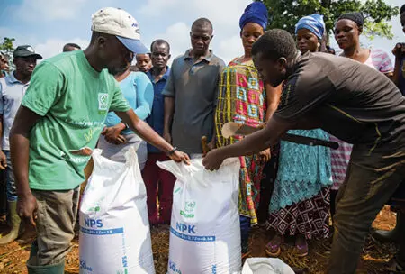 Sécurité alimentaire, eau, agriculture. Une coopération technique renforcée Le Groupe OCP développe des engrais adaptés aux conditions et aux cultures locales, et travaille au plus près des Etats