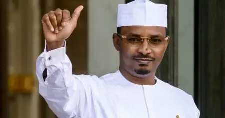 Le gouvernement tchadien a révélé son nouveau plan de développement, baptisé Tchad Connexion 2030, qui prévoit un investissement colossal de 1,5 milliard de dollars dans le secteur numérique au cours des six prochaines années. Porté par le ministère des Finances, du Budget, de l’Économie, du Plan et de la Coopération internationale, ce plan reflète une volonté politique affirmée de rattraper le retard technologique du pays et d’inscrire le numérique comme moteur de croissance. Le programme 3, entièrement dédié à l’économie numérique, ambitionne de hisser le Tchad «parmi les principales économies d’Afrique» d’ici 2030, tout en connectant la majorité des citoyens à Internet.