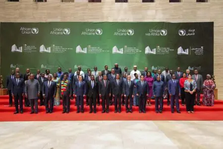 Objectif : bâtir une Union douanière et un Marché commun africain capables de faire face aux turbulences du commerce mondial et de stimuler le développement intra-africain. C’est à Malabo, en Guinée équatoriale, en marge de la 7e réunion de coordination semestrielle de l’Union africaine, que la 11ᵉ édition du rapport «État de l’intégration régionale en Afrique (ARIA XI)» a été officiellement lancée le 12 juillet 2025. Co-publié par l’Union africaine (UA), la Commission économique pour l’Afrique (CEA) et la Banque africaine de développement (BAD), ce rapport appelle à un virage stratégique pour transformer la ZLECAf en véritable moteur de développement continental.