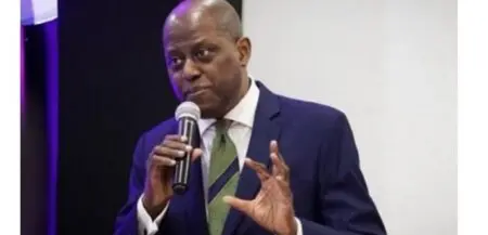 Il n’en fallait pas plus pour que le gouverneur de la Banque centrale, Olayemi Cardoso, se «réjouisse du recul de l'inflation» en justifiant la décision du Comité de politique monétaire, chargé de fixer les taux ainsi que la poursuite de la politique de désinflation. «Le maintien de la politique monétaire actuelle permettra de continuer à répondre à la pression inflationniste existante et émergente,» a déclaré le gouverneur de la banque centrale, ajoutant que l'objectif était de ramener l'inflation à un chiffre.