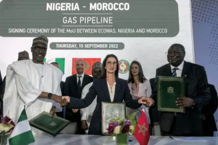 Le gazoduc Nigeria-Maroc : un mégaprojet régional Rabat, le 15 septembre 2022. Madame Amina Benkhadra, Directeur général de l'ONHYM, le repré-sentant de la CEDEAO, Sediko Douka, et le CEO de la NNPC, Mele Kyari