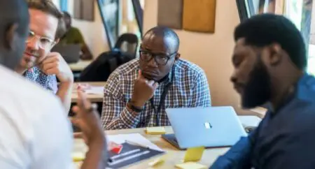 Le classement 2025 des meilleures entreprises fintech mondiales, publié par CNBC en partenariat avec le cabinet Statista, met à l’honneur 300 entreprises sélectionnées sur la base de critères rigoureux, loin des seules valorisations ou levées de fonds. Cette année, dix fintechs africaines y figurent, incarnant la vitalité, l’innovation et l’impact croissant du secteur sur le continent. Ces entreprises, souvent méconnues en dehors de leurs marchés locaux, s’illustrent par leur capacité à répondre à des besoins cruciaux : inclusion bancaire, accès au crédit, paiement numérique et gestion d’actifs pour les particuliers comme pour les entreprises.