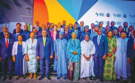 Cinq ans après son lancement opérationnel, la Zone de libre-échange continentale africaine (ZLECAf) commence à démontrer ses premiers effets tangibles sur le commerce et l’intégration économique du continent. L’année 2024 marque un tournant majeur, selon le rapport annuel publié par la Banque africaine d’import-export (Afreximbank) le 25 juin 2025. Intitulé «African trade in a changing global financial architecture,» ce rapport met en lumière les avancées remarquables mais encore fragiles de la ZLECAf dans un environnement géopolitique et économique mondial de plus en plus instable.