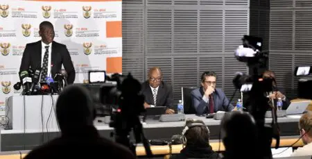 Les États-Unis sont le deuxième partenaire commercial de l'Afrique du Sud. Pretoria a averti que le relèvement des droits de douane américains --parmi ceux qui seront imposés à plusieurs pays à partir de jeudi-- pourrait lui coûter 100.000 emplois, alors que le taux de chômage dépasse déjà 30%.