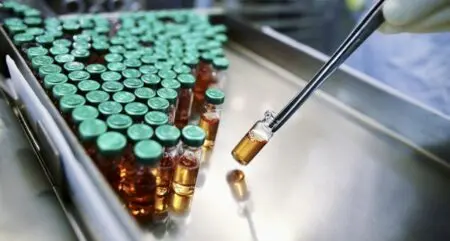 Selon un rapport de la Banque mondiale publié en juin 2025 : « Nigeria: Country Private Sector Diagnostic,» le secteur pharmaceutique nigérian a connu une forte croissance, soit 7 % en rythme annualisé, et la demande de médicaments devrait augmenter dans les années à venir grâce à la couverture maladie universelle.