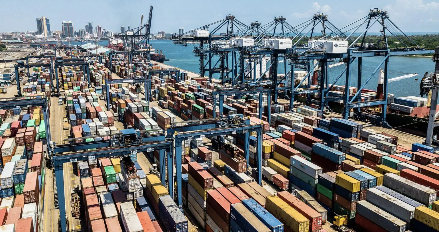 AD Ports a multiplié les projets depuis 2022, dessinant une stratégie d’expansion sélective et géographiquement diversifiée. Du Congo à la Tanzanie, de l’Égypte à l’Angola, ces opérations consolident la place d’Abou Dabi dans un secteur stratégique pour l’intégration économique africaine et pour la diversification des marchés émiratis.