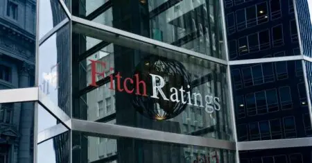 Finances publiques | Dette : Fitch dégrade la note de la France C'était un secret de polichinelle et une perspective malheureusement attendue. En raison de finances publiques dégradées, l'agence de notation Fitch a dégradé la note de la France qui passe dans le club des «A» à «A+». En mars dernier, Fitch avait maintenu la note à «AA-», avec une perspective négative.