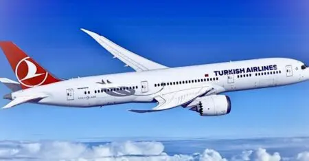 Et la croissance continue au même rythme de 5% par an ce qui amène un doublement tous les 15 ans et ce, en dépit du formidable lobby écologiste, le principal ennemi de ce mode de transport. Je note néanmoins qu’en dépit de cette croissance continue, le transport aérien produit une proportion de CO² en constante diminution par rapport aux autres secteurs économiques de la planète. Il est maintenant sous la barre des 3% et le chiffre va forcément diminuer avec l’arrivée d’une nouvelle génération d’appareils, une meilleure gestion de l’espace aérien et une taille moyenne des avions en constante augmentation. Cette croissance ne sera pas tirée par les transporteurs traditionnels qui poursuivront bon an mal un une progression en dessous de 4%, mais par de nouveaux arrivants.