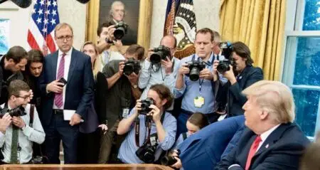 Ce document introduit en particulier l’idée que les journalistes accrédités ne peuvent pas solliciter ni publier certaines informations sans autorisation explicite du ministère de la Défense.