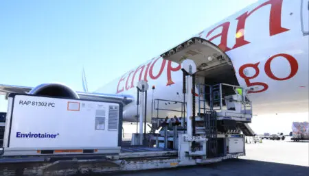 En août, les compagnies africaines ont enregistré une progression de 11% du fret aérien, contre une hausse moyenne mondiale limitée à 4,1%. Les capacités ont suivi la tendance avec une augmentation de 12,3%, confirmant la vigueur du marché. Le corridor Afrique-Asie, en croissance de +8,4%, a particulièrement soutenu cette performance.