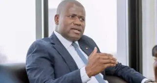 Guinée|Politique économique : le miracle inattendu du recalcul du PIB Cette révision, réalisée avec l’assistance technique du FMI, de la Banque mondiale, de la Banque africaine de développement, fait apparaître une augmentation du PIB de 51,2 %, «traduisant une image plus fidèle et plus complète de la structure économique nationale,» indique un communiqué de la Présidence de la République.