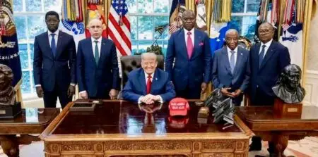 Dans un pays comme le Lesotho, par exemple, environ 1/3 des exportations sont liées à l'AGOA notamment dans le secteur de l'habillement, qui emploie entre 30.000 et 40.000. Les exportateurs africains et non africains sont déjà confrontés à des barrières commerciales accrues sur le marché américain. Les droits de douane spécifiques à certains pays et secteurs, introduits par l’administration Trump depuis avril 2025, ont fait passer les droits de douane pour les pays bénéficiaires de l'AGOA de moins de 0,5 % à 10 % en moyenne.