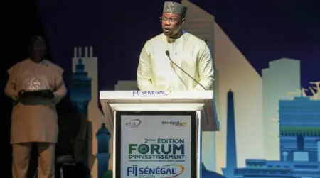 Dakar | Forum Invest in Sénégal 2025 : le pays séduit le monde, 51 accords pour changer l’avenir Le Fii Sénégal 2025 s’est clôturé sur une note triomphale, avec 23,5 milliards de dollars d’engagements d’investisseurs et 51 accords signés dans des secteurs clés de l’économie. Un signal fort de la confiance mondiale envers le Sénégal, désormais reconnu comme une porte d’entrée stratégique pour la croissance africaine.