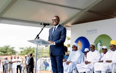 Dès le début de son discours, le ministre de l’Économie et des Finances a donné le ton :«cette investiture n’est pas seulement celle d’un homme, d’une femme ou d’un camp politique. Elle est un moment qui appartient à toute la Nation béninoise.