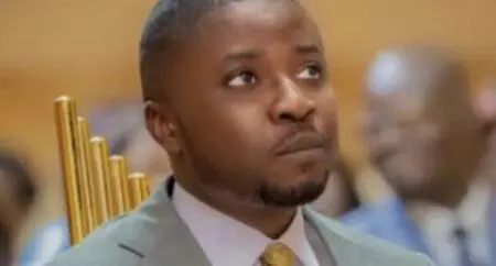 Oubliez l'image de la «cuillère d'argent.» Sylvain Mutuku, économiste de formation et passionné de la finance, a sculpté sa réussite à la force du poignet. Jeune, déjà ancien de PWC Afrique francophone (Bureau de la RDC), son parcours n'a rien d'un long fleuve tranquille. C’est celui du combattant, jalonné d'obstacles et de persévérance, surtout dans la formation continue. Aujourd'hui, il est responsable de la comptabilité et du reporting financier des sociétés de la holding Forrest dans le secteur industriel. Il collabore également au département Contrôle de gestion chez EGMF dans le secteur des travaux publics (routes), génie civil, construction, concassage et produits fabriqués en béton au sein du Groupe Forrest International. L'itinéraire de Sylvain Mutuku inspire, une leçon pour la nouvelle génération. Interview !