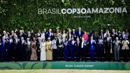 Tel est le message qui ressort de deux éditions du Sommet africain sur le climat organisées ces dernières années : la première s’est tenue au Kenya en 2023 et la seconde en Éthiopie en septembre 2025.   Tel est également le message de l’Afrique aux assises mondiales sur les changements climatiques, que l’ONU organise actuellement à Belém (10 au 21 novembre), au Brésil. C’est un message porteur de la détermination de l’Afrique à être un fournisseur de solutions climatiques et une destination d’investissement, et à revendiquer avec audace la place qui lui revient dans l’économie mondiale du climat.