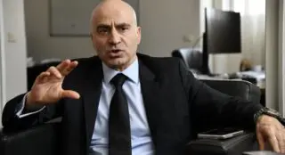 Dakar | Le chef de mission du FMI au Sénégal : «On n’a jamais vu une dette cachée de cette importance en Afrique» À l’issue d’une mission de deux semaines dans la capitale sénégalaise, Edward Gemayel n’a pas mâché ses mots. « On n’a jamais vu une dette cachée de cette importance en Afrique,» a-t-il déclaré le 6 novembre sur RFI. Selon les estimations du FMI, le volume de la dette non déclarée accumulée entre 2019 et 2024 atteindrait près de sept milliards de dollars.