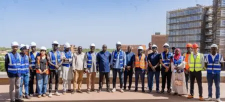Le lundi 3 novembre, le ministre de la Communication, des Télécommunications et du Numérique, Alioune Sall, a annoncé la reprise officielle des travaux du Parc des technologies numériques (PTN) lors d’une visite de chantier à Diamniadio.