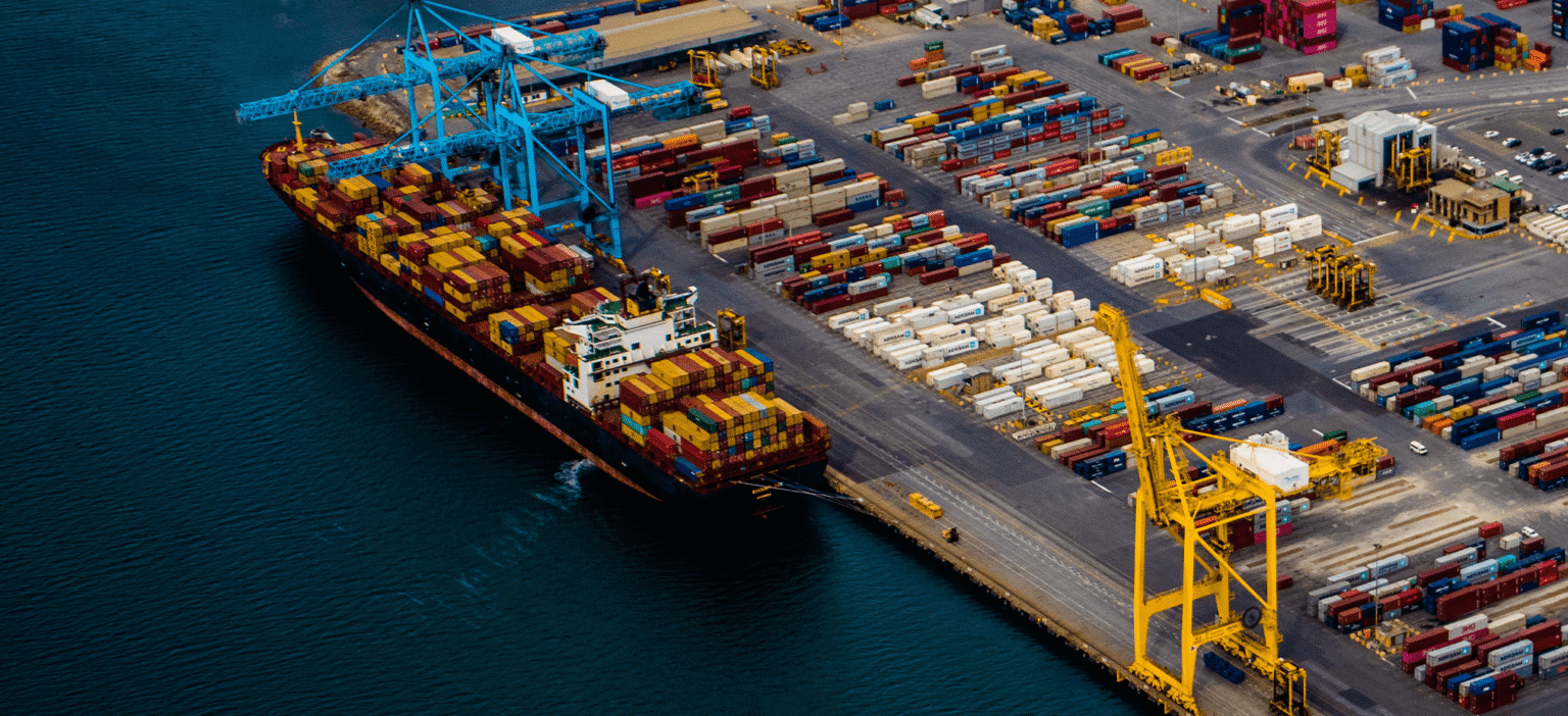 1. La pression opérationnelle : normale et attendue La chaîne logistique mondiale comporte toujours des imprévus : - Changements d’ETA du navire ; - Congestion portuaire ; - Exigences douanières strictes ; - Délais de cut-off non négociables - Les freight forwarders sont formés pour gérer ces réalités. C’est la pression normale du secteur.