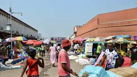 Ce paradoxe n’est pas lié à un manque d’opportunités, mais à un problème profond et structurel : l’instabilité politique, administrative et judiciaire du pays. Et dans un tel environnement, même les grandes entreprises dotées de capital et de protection diplomatique hésitent à s’engager, tandis que les petits investisseurs sont exposés au risque de tout perdre.