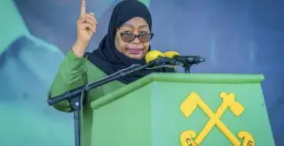 Tanzanie | Pour l’Union africaine, la présidentielle est une élection bidon ! «A ce stade, la Mission conclut que les élections générales tanzaniennes de 2025 n'ont pas respecté les principes de l'UA, les cadres normatifs et les autres obligations et normes internationales en matière d'élections démocratiques.» Voilà qui a le mérite d’être clair et qui explique sans doute la discrétion affichée par les dirigeants du continent pour féliciter la présidente Samia Suluhu Hassan, déclarée vainqueur du scrutin du 29 octobre.