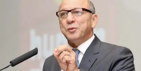 Un groupe d'experts a ainsi exhorté mardi 18 novembre à Johannesburg à la veille de la tenue du G20, à renforcer la surveillance des agences de notation de crédit, accusées d'utiliser «des méthodologies défectueuses et opaques qui augmentent les coûts d'emprunt pour les gouvernements africains.»