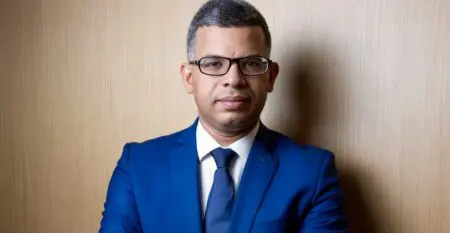 M. Rzal occupait jusqu’ici le poste de Président du Directoire de la Banque Populaire de Rabat-Kenitra. Agé de 50 ans, il justifie d’un parcours de plus de 17 ans au sein du Groupe avec une expertise diversifiée, allant du capital investissement, à l’exploitation bancaire en passant par le leasing.