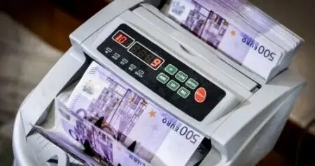 Le score résulte d’une synthèse de 17 indicateurs issus notamment des évaluations du GAFI, de Transparency International et de la Banque mondiale. Ces indicateurs sont déclinés en cinq catégories : la qualité de la réglementation concernant la lutte contre le blanchiment d’argent, les risques de corruption et de fraude, la transparence financière, la transparence de l’action publique et la responsabilité ainsi que les risques juridiques et politiques.